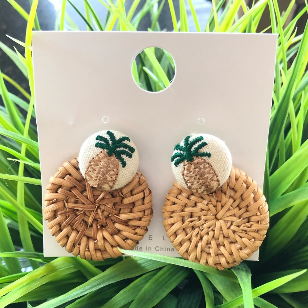 Ratan pineapple Earrings - Picture 2 of 4